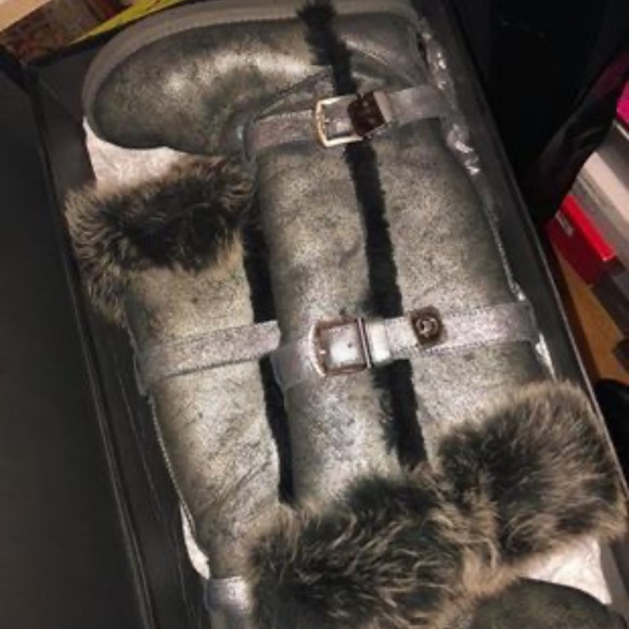 Authentic fur boots - Picture 1 of 3